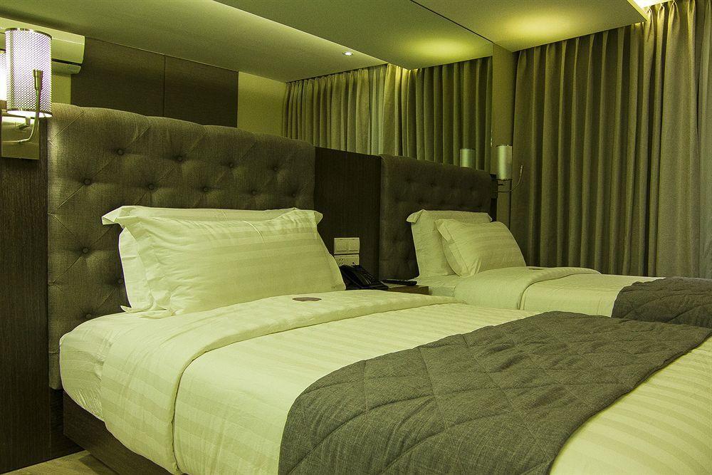 Hotel Xyz Таклобан Екстериор снимка