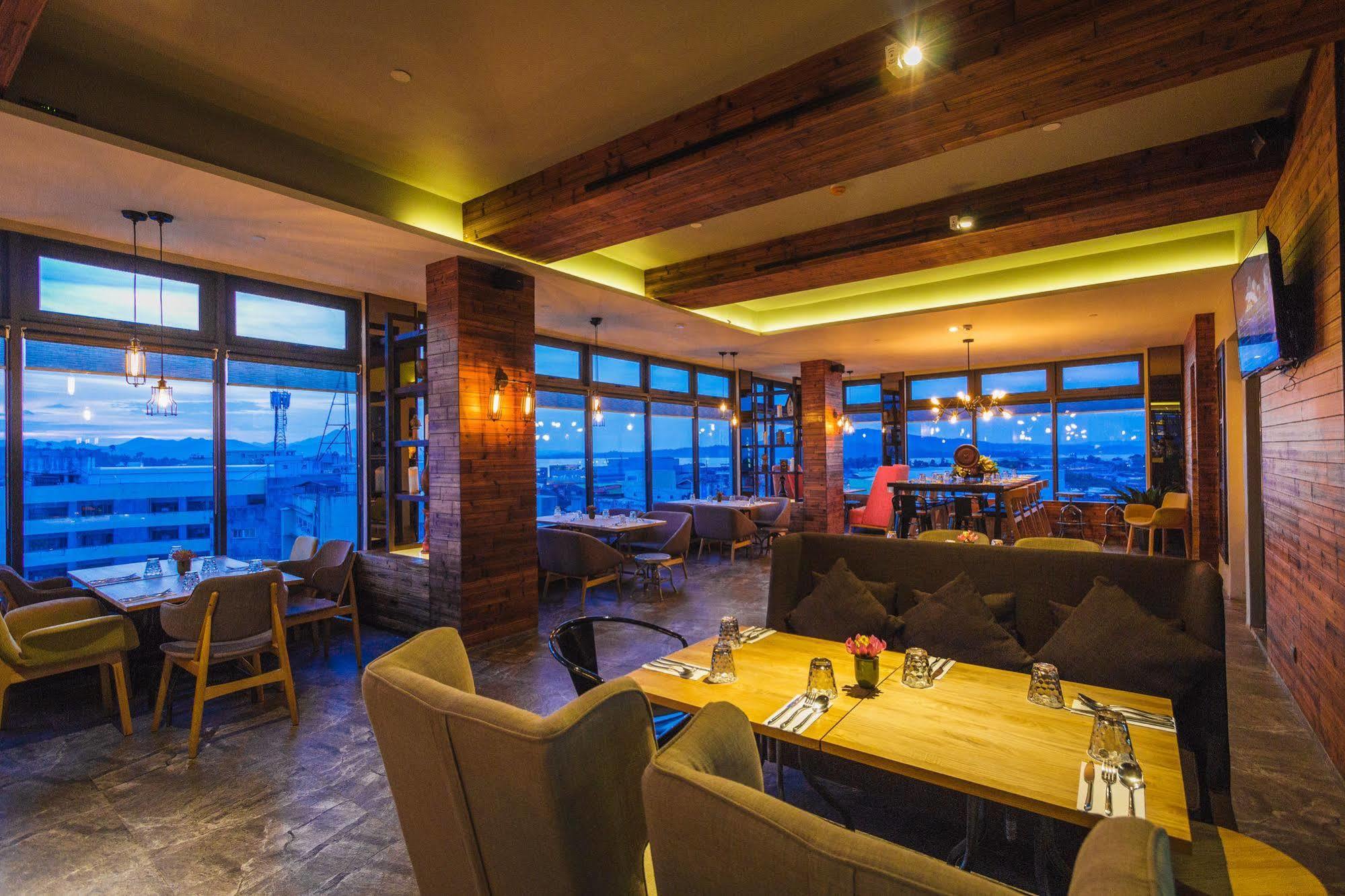 Hotel Xyz Таклобан Екстериор снимка