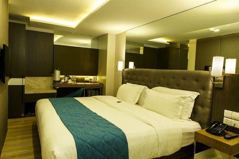 Hotel Xyz Таклобан Екстериор снимка