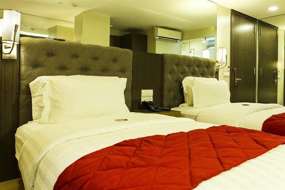 Hotel Xyz Таклобан Екстериор снимка